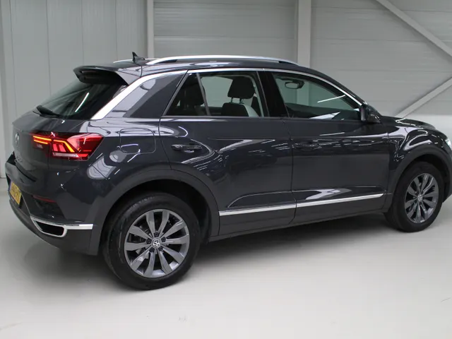 Volkswagen T-Roc 1.5 TSI DSG Sport | Navigatie | Airco | PDC + Camera | Stoelverw.
