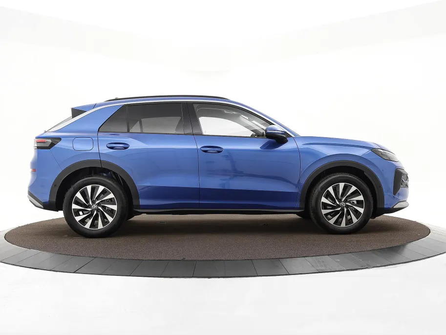 Volkswagen T-Roc Life First Edition 1.5 eTSI 116 PK 7 versn. DSG · Comfort Pakket · Trekhaak · Voorraad OUTLET · Prijs is inclusief inruilpremie ·