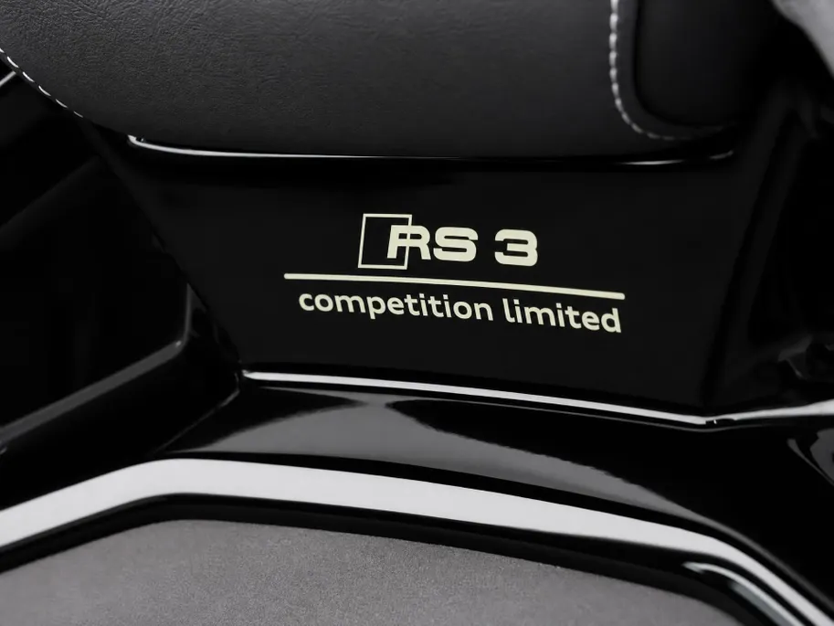 Audi RS3 Sportback 2.5 TFSI quattro 400 PK competition limited 593/750 · Audi Exclusive Gletsjerwit Mat Effect · Head-Up display · Sonos Premium 3D · Panorama dak · RS sportuitlaat