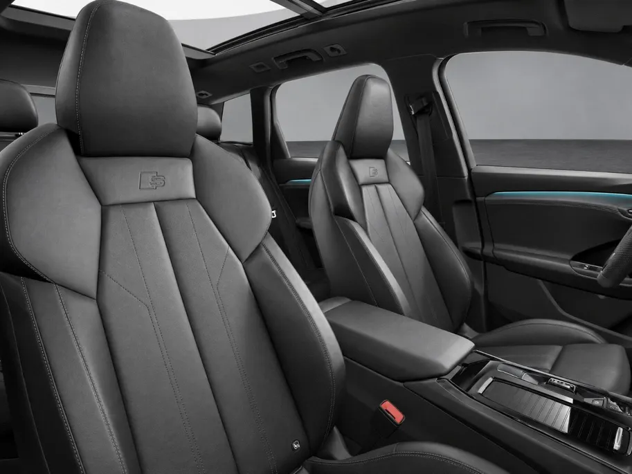 Audi Q6 e-tron S edition performance 100 kWh 306 PK · Adaptieve luchtvering · Glazen panoramadak · Trekhaak elek. wegklapbaar