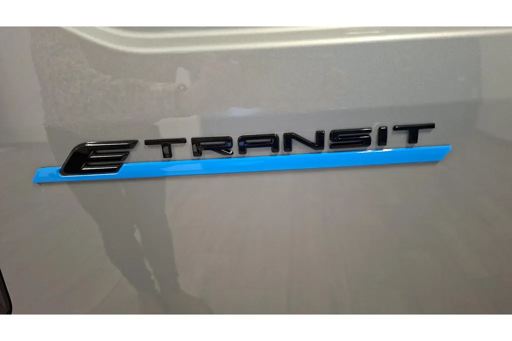 Ford E-Transit Courier Limited 136 PK 44 kWh accu