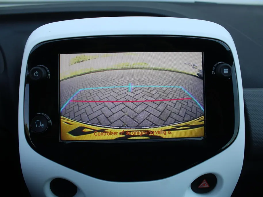 Citroën C1 1.0 VTi Shine | Camera | Clima | Cruise | 15" LM | Apple Carplay/Android Auto | Lichtsensor | Privacy glass |