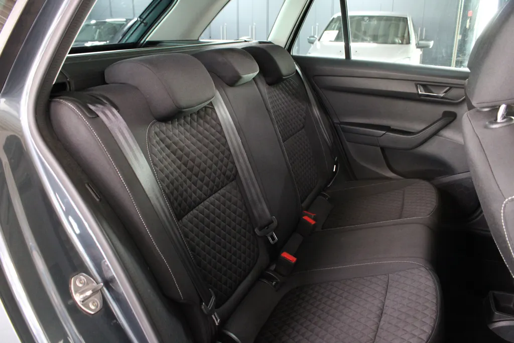 Škoda Fabia Combi 1.0 TSI Drive / Navigatie / Parkeersensoren /