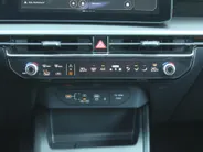 Kia Niro 1.6 GDi Hybrid DynamicPlusLine | Stuur-/stoelverwarming | Schuifdak | Elek. stoelverstelling + achterklep | Dodehoekdetectie | Camera | Telefoonlader | HK audio | LED |