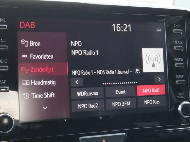 Toyota Yaris 1.5 Hybrid Dynamic Limited | Stoelverwarming | Parkeersensoren