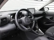 Mazda 2 Hybrid 1.5 Agile | Comfort pakket | Trekhaak | CarPlay | Camera | Stuur-/stoelverwarming | Cruise adapt. | 15' LM |