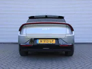 Kia EV6 Plus 77.4 kWh | Stuur-/stoelverwarming + ventilatie | Elektr. stoelverstelling + achterklep | Warmtepomp | 19" LM | Camera | LED |