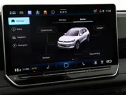 Volkswagen Tiguan 1.5 eHybrid 272pk DSG R-Line Business · Trekhaak · Panoramadak · Dodehoeksensoren · Apple/Android Car Play · Camera · Garantie t/m 23-08-2028 of 100.000km