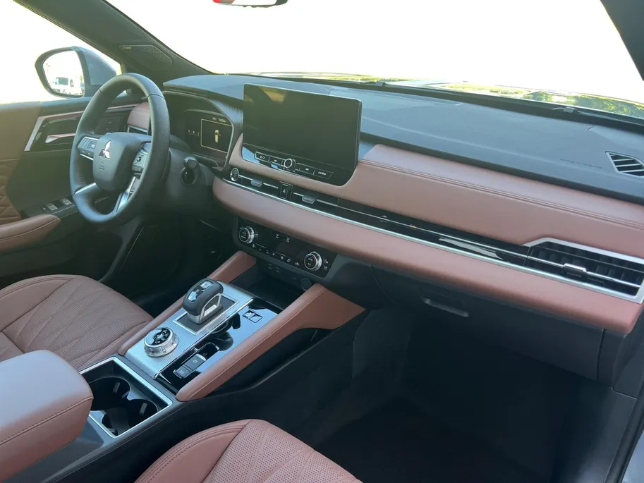 Mitsubishi Outlander 2.4 PHEV Instyle+ € 5.000 euro korting eigen voorraad| 8 jaar garantie| Snel leverbaar | Totaalprijs op is op.m26