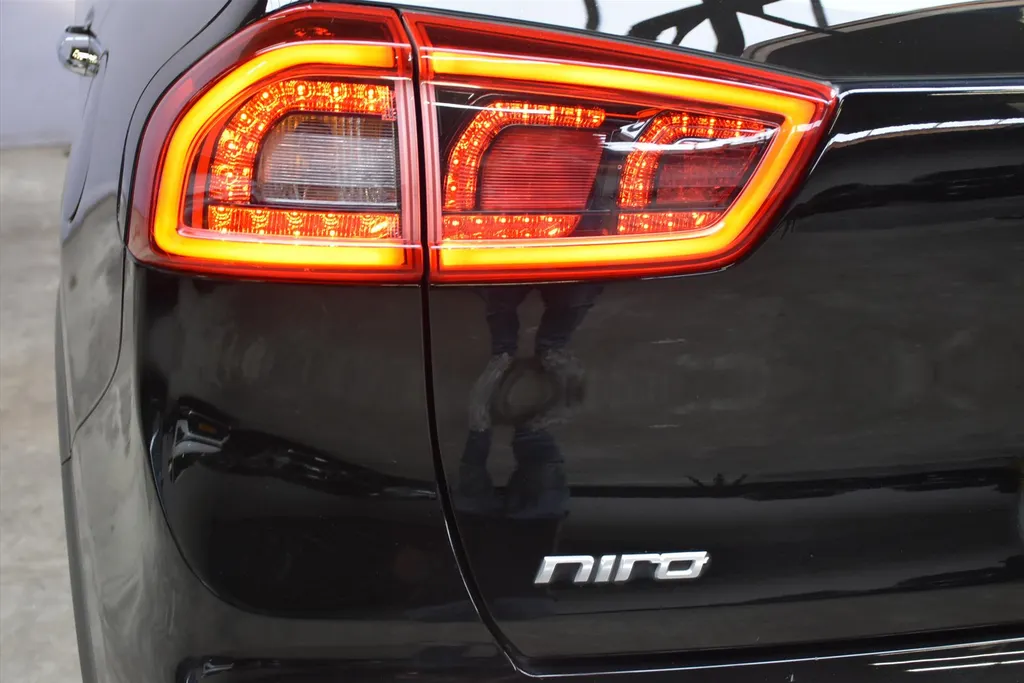 Kia Niro 1.6 GDi Hybrid 141pk DCT6 First Edition Navi | Camera | PDC | Cruise | Trekhaak | LMV