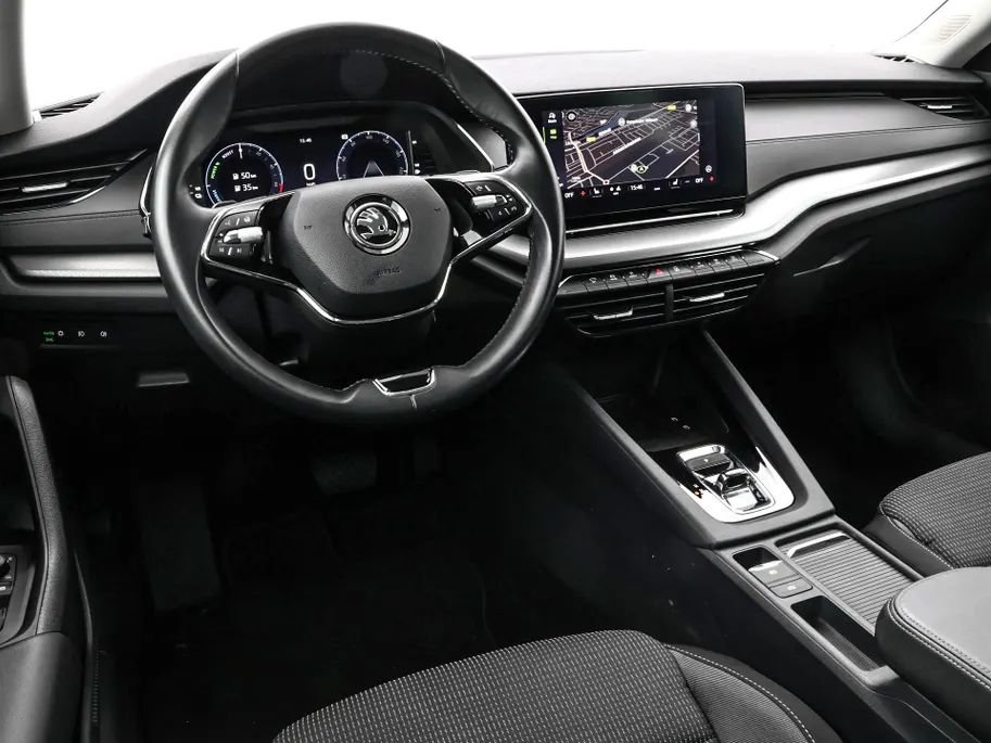 Škoda Octavia Combi 1.4 TSI iV PHEV 204pk DSG Business Edition · Stuur- & Stoelverwarming · Apple/Android Car Play · Cruise Control · Elek. Achterklep · Draadloze Telefoonlader ·