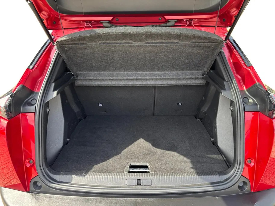 Peugeot e-2008 EV Allure Pack 50 kWh | Stoelverwarming | Cruise | Camera