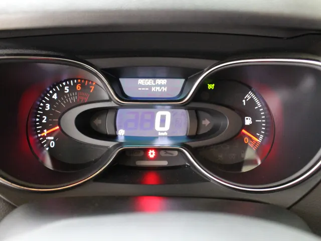 Renault Captur 0.9 TCe Intens Navigatie | Parkeercamera | Climate Control | Dodehoekdetectie | Inklapbare buitenspiegels