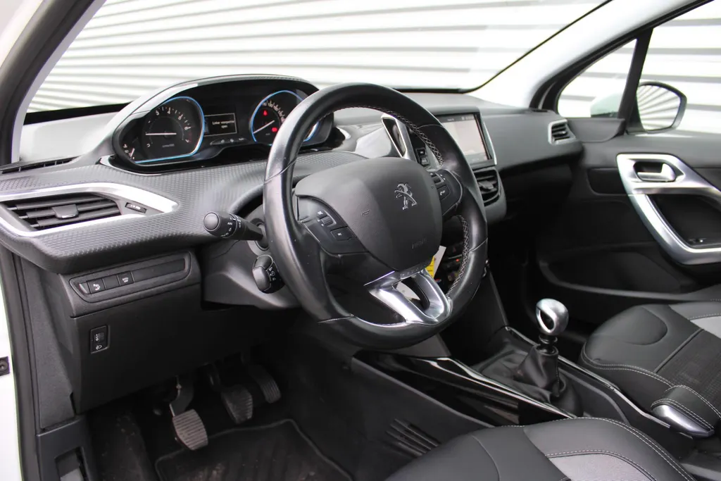 Peugeot 2008 1.2 PureTech Allure | Airco | Cruise | 16' LM |