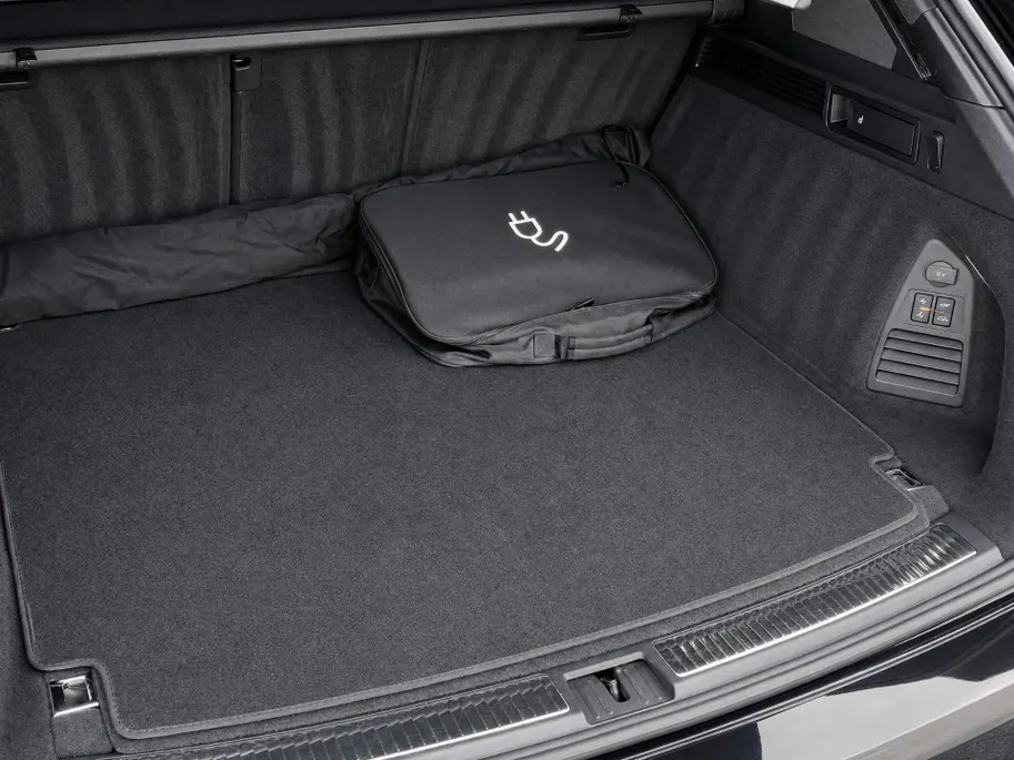 Volkswagen Touareg 3.0TSI 340kW/462PK R-line · Panoramadak · Trekhaak · Leder · Luchtvering