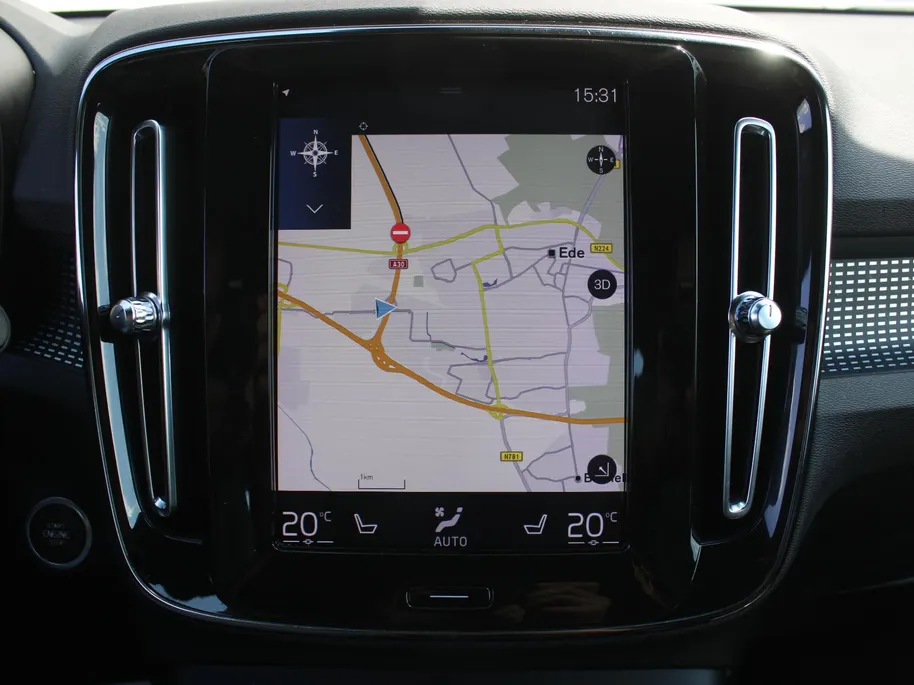 Volvo XC40 2.0 T4 R-Design | Keyless | HK Audio | Adap. Cruise | PDC | Elek. Trekhaak | 19' Velgen | Elek. Kofferklep | Camera | Stoelverwarming |