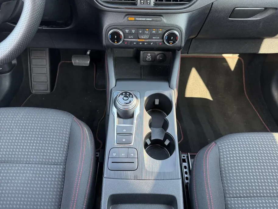 Ford Kuga 2.5 PHEV ST-Line | NL auto | 1500 kg trekgewicht | Automaat | Winter pack | Achteruitrijcamera | Parkeersensoren voor en achter | Cruise control | Apple carplay & Android auto | Bovag garantie |
