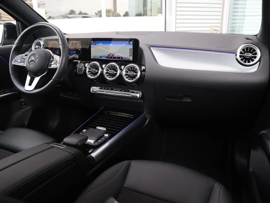 Mercedes-Benz EQA 250 Business Solution Luxury 67 kWh l Keyless l Achteruitrijcamera l Stoelverwarming l Ambiente lichtpakket