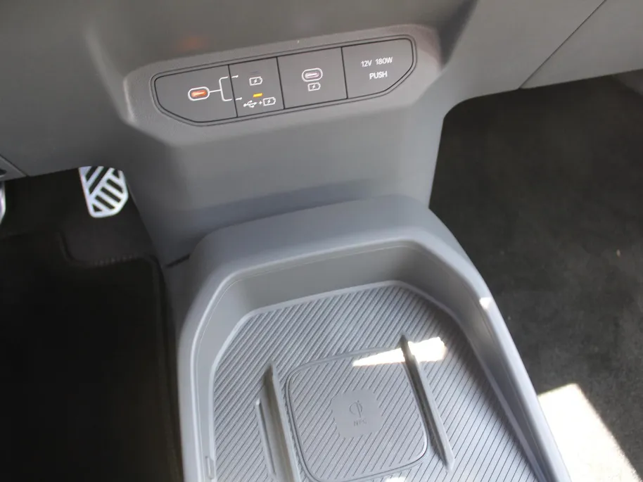 Kia EV3 GT-Line Business Edition 81.4 kWh | Stuur-/stoelverwarming | Camera | Dodehoek detectie | Elek. stoelverstelling | 19" LM | LED | Telefoonlader |