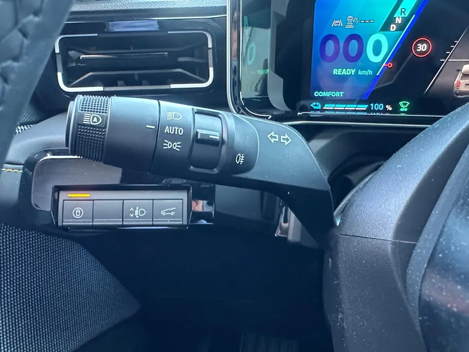 Renault 4 comfort range iconic 52 kWh | Stuur- & Stoelverwarming | Sfeerverlichting | Apple Carplay & Android Auto | Harman & Kardon Audio | Camera | Navigatie | Parkeersensoren | Rijdende Demo | Beschikbaar vanaf November 2026