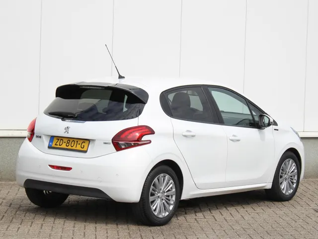 Peugeot 208 1.2 PureTech Signature | Airco | Navi | Park sens | Lm-Velgen