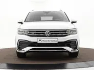 Volkswagen Tiguan 1.4 TSI eHybrid 245pk DSG R-Line Business · Camera · Inklap. Trekhaak · Dodehoeksensor · Parkeer Assistent · Stuur- & Stoelverwarming · 19'Velgen ·