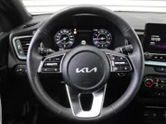 Kia Ceed Sportswagon 1.0 T-GDi MHEV Design Edition | Stuur-/stoelverwarming | Cruise adapt. | Camera | 16' LM | Dodehoekdetectie | JBL audio | LED |