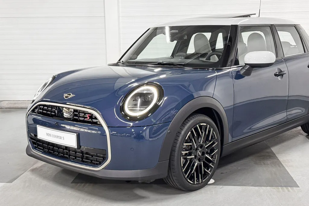 MINI Cooper 5-deurs Cooper S Favoured XL