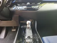 Toyota C-HR 1.8 Hybrid Dynamic Airco automatisch| Autonomous Emergency Braking | Cruise control adaptief | Lichtmetalen velgen 18' | Navigatiesysteem full map | Voorstoelen verwarmd