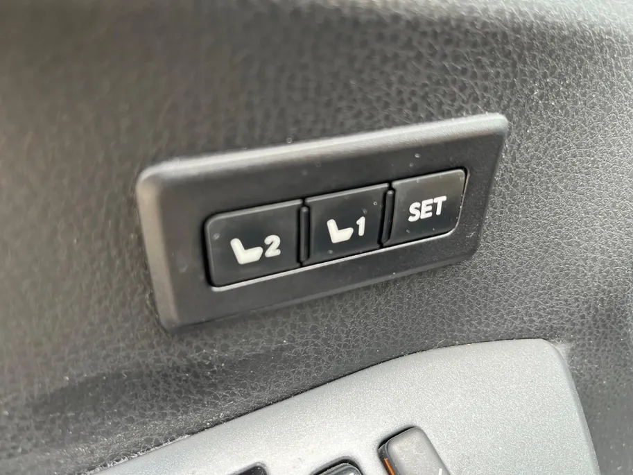 Toyota RAV4 2.5 Hybrid AWD Executive Business | Elektrische achterklep | Schuifdak | Lederen interieur | Trekhaak | 1.650 kg trekgewicht |