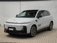 Leapmotor B10 Design Hybrid EV 18.8 kWh | Pano | Camera | Carplay | Navi