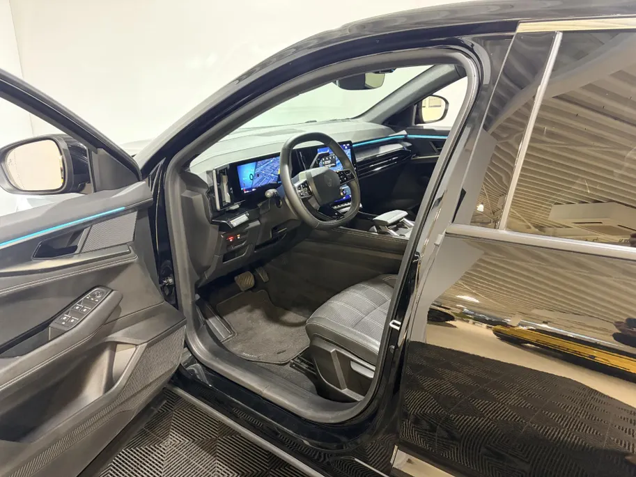 Renault Austral 200PK E-Tech Full Hybrid Techno Automaat | Camera | Parkeersensoren | Climate Control | Cruise Control | Apple CarPlay/Android Auto | Full LED | Licht & Regen Sensor | Lichtmetalen Velgen |