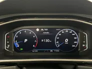 Volkswagen T-Roc 1.5 TSI R-Line DSG Automaat | IQ Light | Elektrische Achterklep | Winterpakket