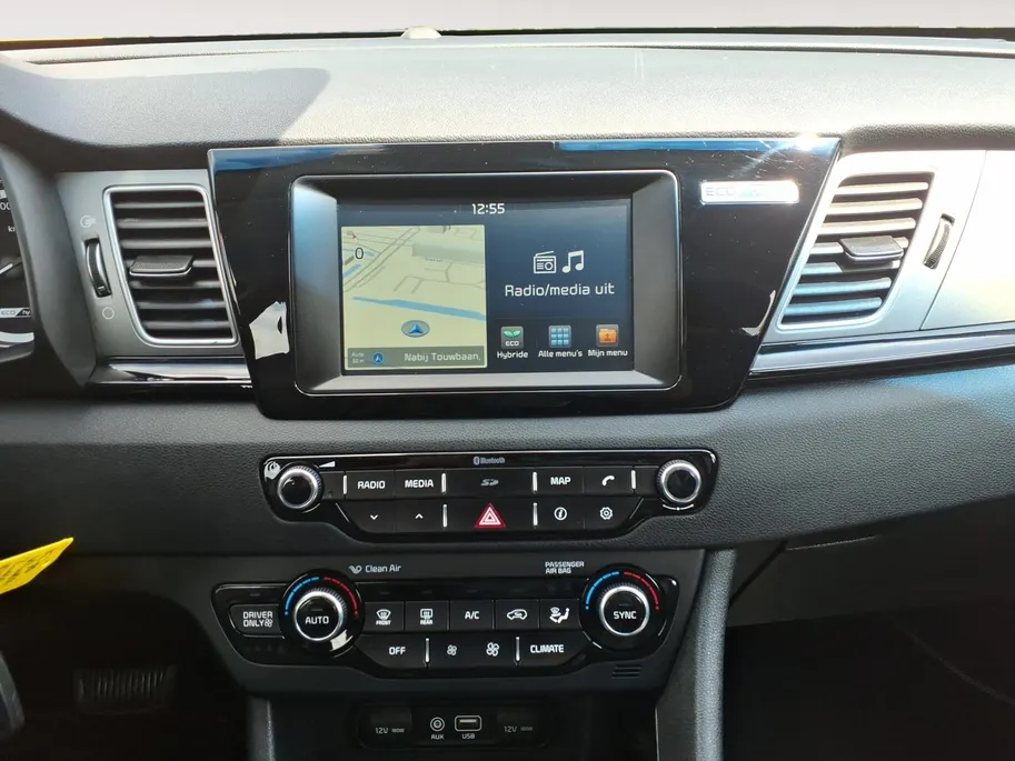 Kia Niro 1.6 GDi Hybrid First Edition achteruitrijcamera , navigatiesysteem full map , electronic climate controle , cruise , parkeersensor , lm velgen zwart .