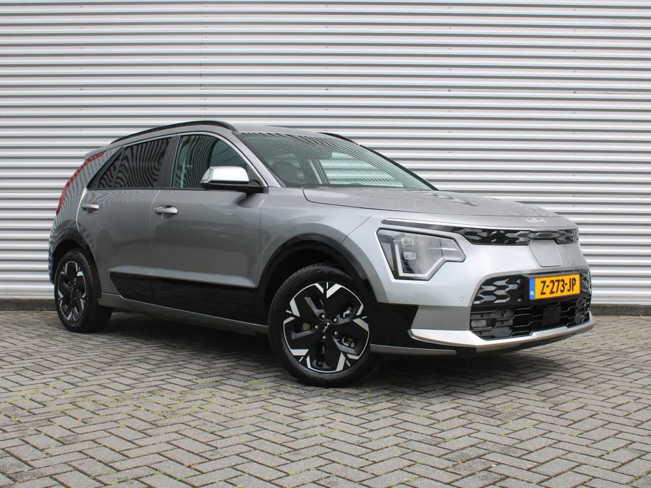 Kia Niro EV Edition Advanced 64.8 kWh | Stuur-/stoelverwarming | Elektr. stoelverstelling | Camera | Cruise adapt. | 17'LM | Clima | 17% bijtelling |