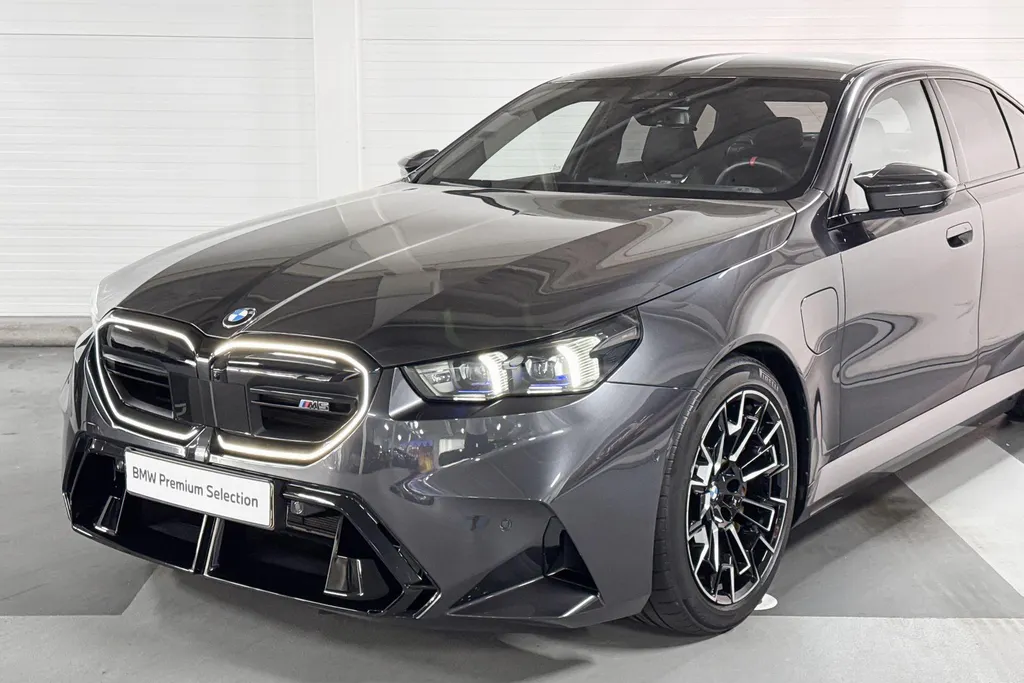 BMW M5 Sedan M5