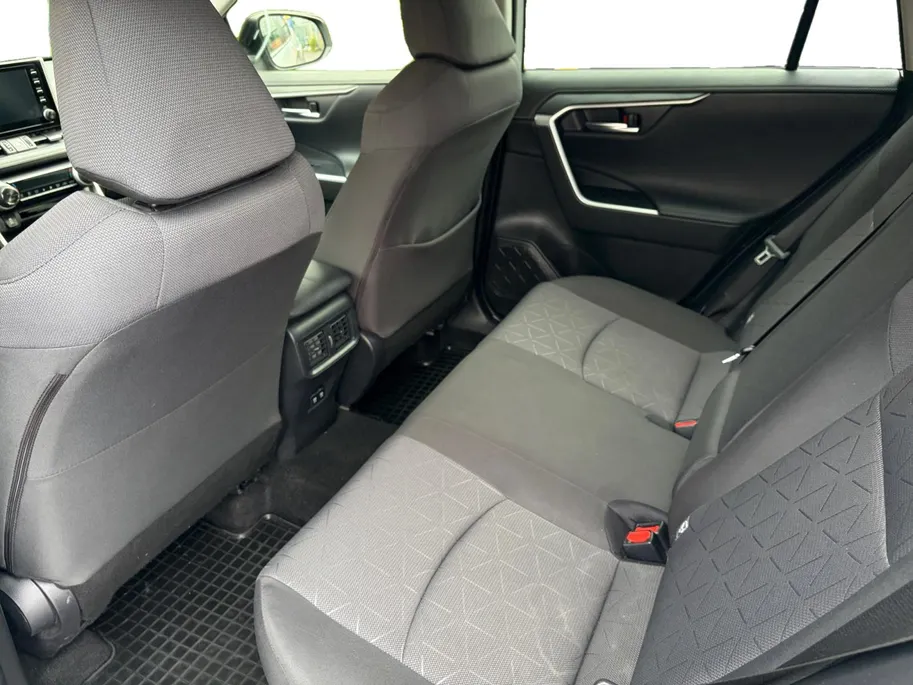 Toyota RAV4 2.5 Hybrid Active Trekhaak afneembaar , climate , navi , cruise , camera , lm velgen .