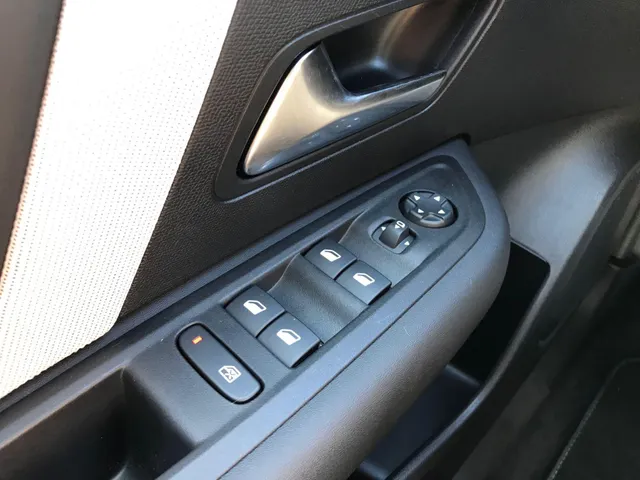 Citroën C4 1.2 Hybrid 136 Max