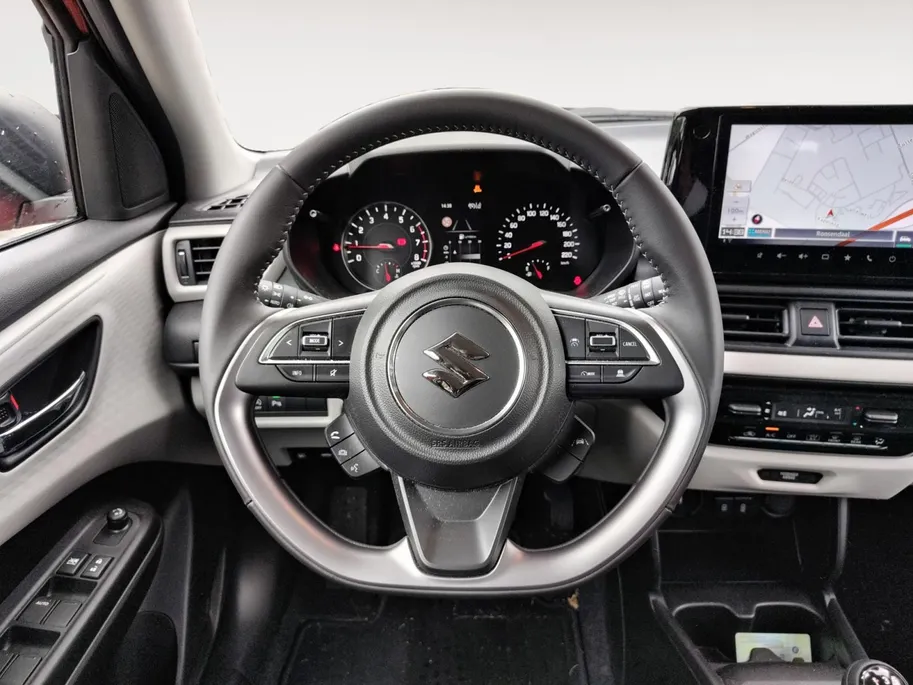 Suzuki Swift 1.2 Select Smart Hybrid | Stoelverwarming | Navigatie | Camera | Incl. 12 maanden garantie, APK, Onderhoudsbeurt etc. Premiumpakket gratis! |