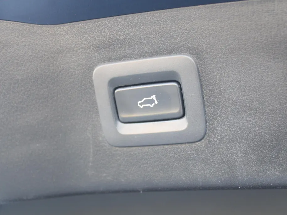 Mazda CX-5 2.0 SkyActiv-G 165 Skylease Luxury | Trekhaak | 360 Camera | Leer | Stuur-/stoelverwarming | HUD | Bose | Elek. stoelverstelling | 19' LM | All seasons |