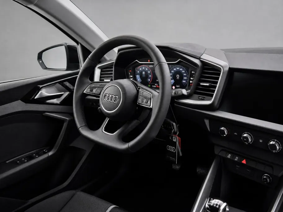 Audi A1 Sportback Advanced edition 30 TFSI 116 PK · Audi Sound · Afgevlakt sportstuur · Full led verlichting · Privacy glas