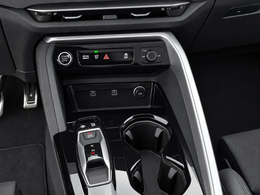 Audi Q5 e-hybrid quattro S edition 299 PK · Head-up display · Adaptieve luchtvering · Glazen panoramadak