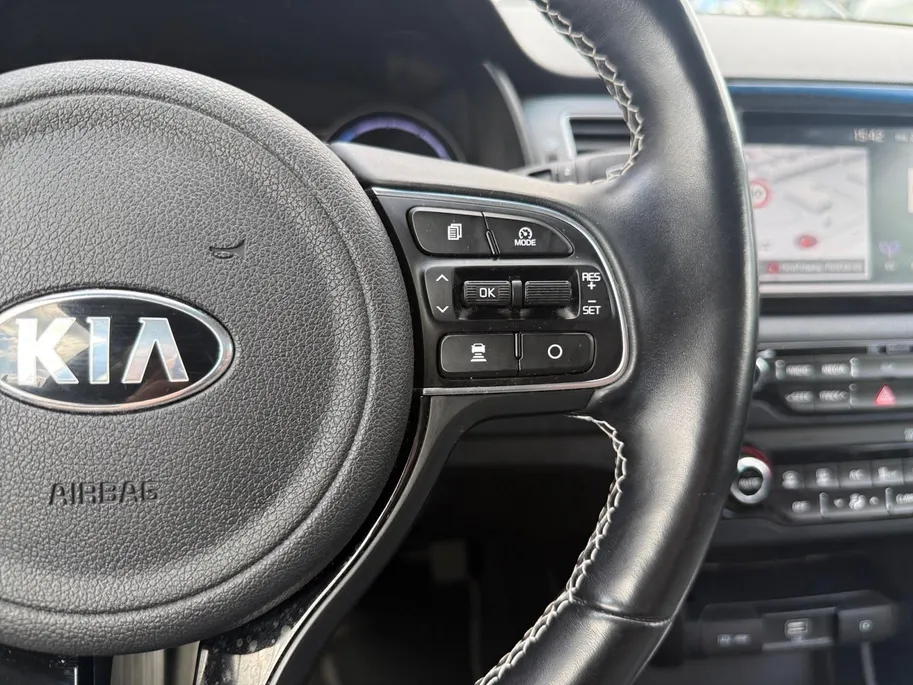 Kia e-Niro ExecutiveLine 64 kWh | Cruise Control | Climate Control | Camera | Navigatie | Stoelverwarming | Stoelventilatie | Stuurverwarming |