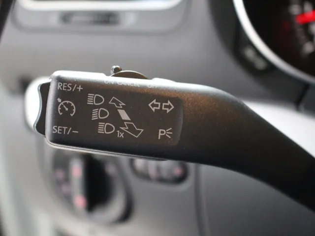 Volkswagen Golf Cabriolet 1.4 TSI Automaat Navigatie | PDC | 17' Velgen | Cruise Control | Stoelverwarming