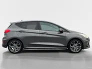 Ford Fiesta 1.0 EcoBoost ST-Line |Apple Carplay/Android Auto|lichtmetalen velgen 17'| Spoiler| Voorruitverwarming|12 maanden Bovag garantie|