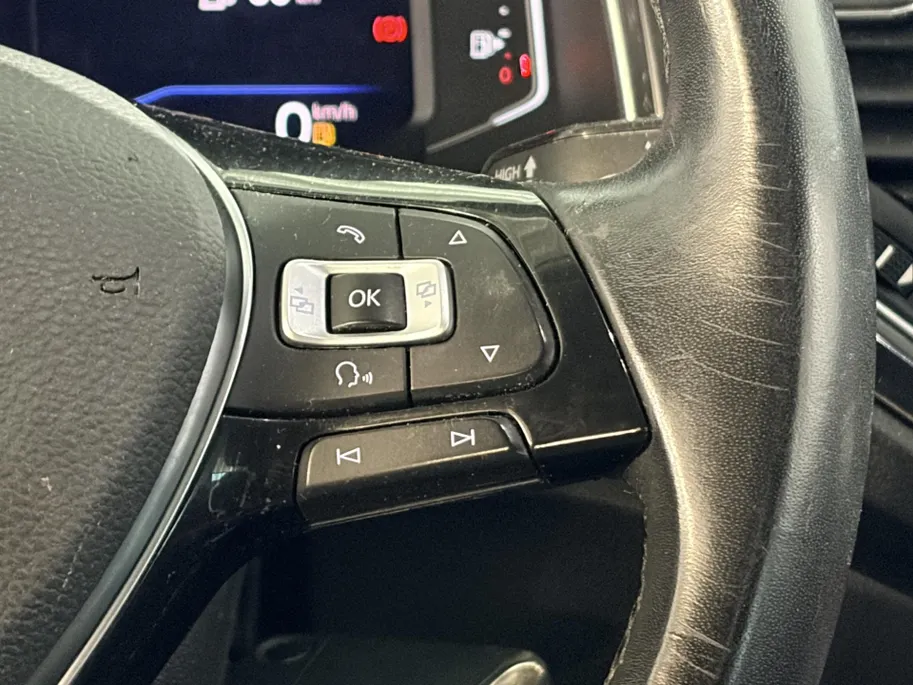 Volkswagen T-Roc 1.5 - 150PK TSI Sport | Digital Cockpit | Stoelverwarming | Navi | Apple CarPlay/Android Auto | Adaptive Cruise Control | Climate Control | Armsteun | Lichtmetalen Velgen |