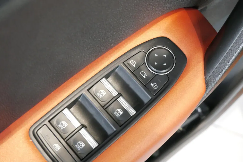 Renault Captur 1.6 E-Tech Plug-in Hybrid 160 Business *Aut*Navi+Camera*Climate*Stoel Verw.*Sportieve Auto!