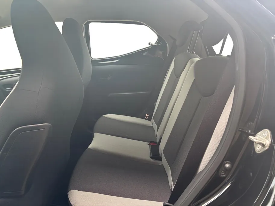 Toyota Aygo 1.0 VVT-i x-play | Airco | Achteruitrijcamera | Apple carplay / Android auto |