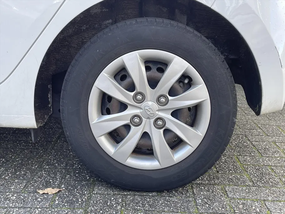 Hyundai i10 1.0i 66pk Comfort + / Cruise / Airco / Navi