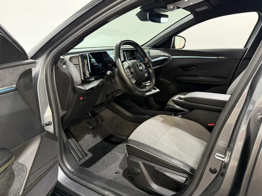 Renault Megane E-Tech 220PK EV60 Optimum Charge Techno Automaat | Camera | Digital Cockpit | Apple CarPlay/Android Auto | Parkeersensoren | 20' Lichtmetalen Velgen | Adaptive Cruise Control | Full LED | Stoelverwarming |
